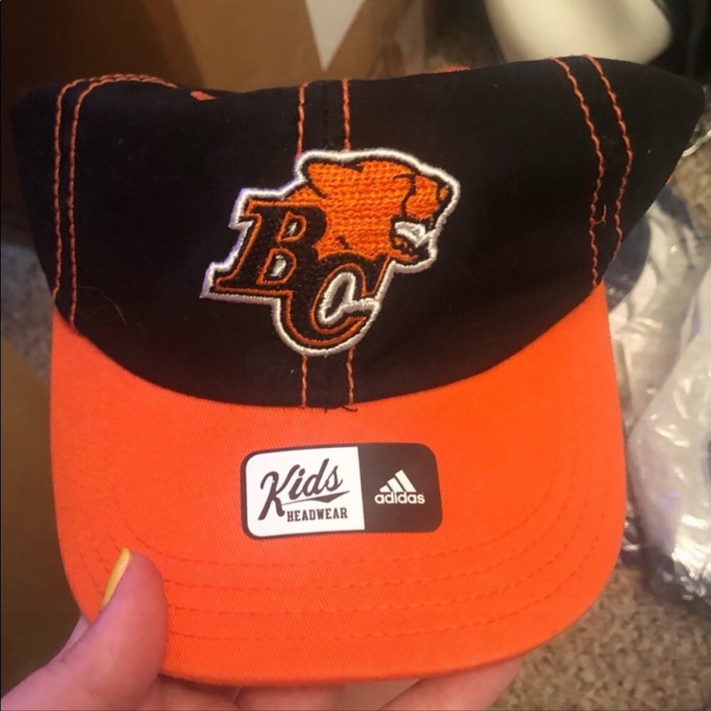2/$15 NWT kids hat 👑